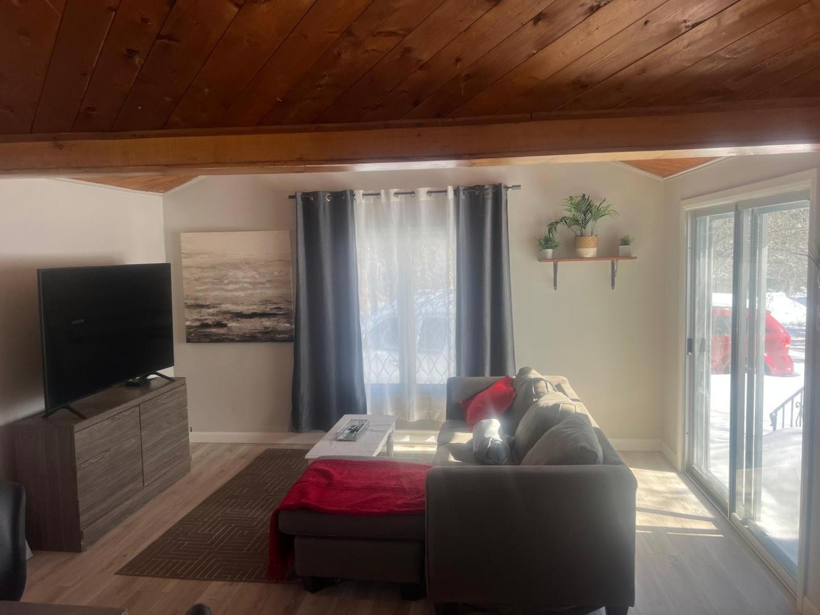 שדיאק Cozy Chalet Near The Beach חדר תמונה